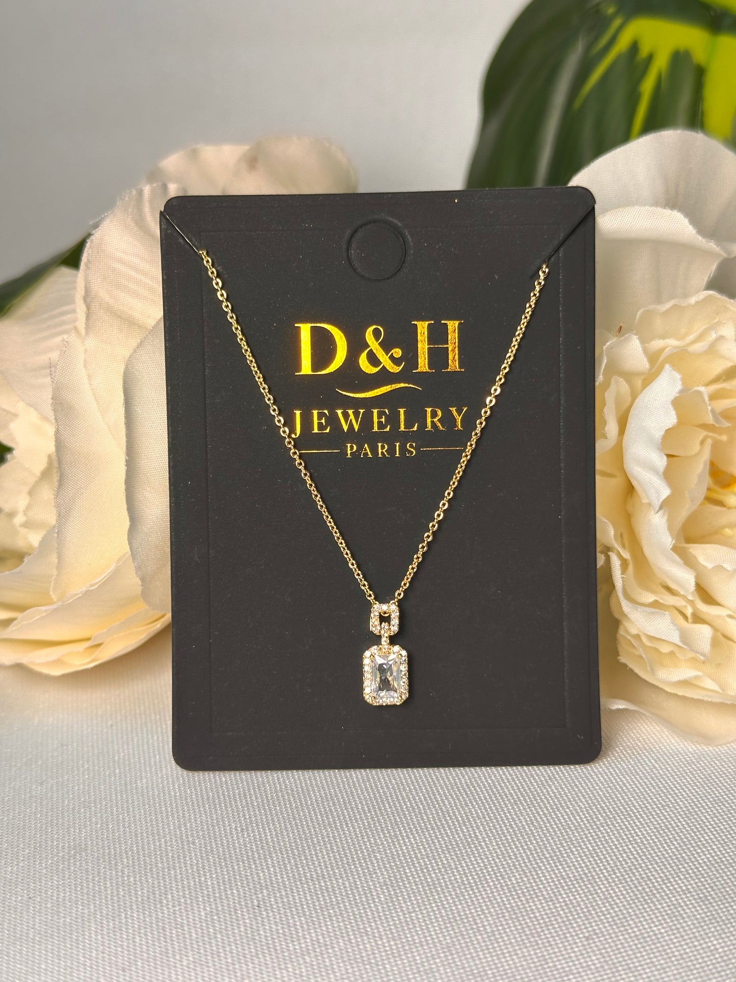✨ Collier Pendentif Rectangulaire Doré – D&H Jewelry Paris