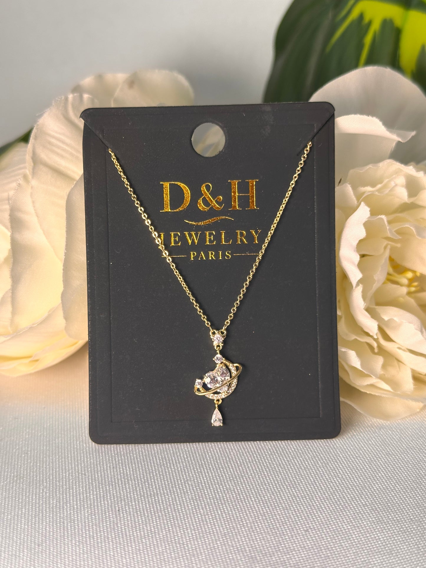 ✨ Collier Planète Doré – D&H Jewelry Paris ✨