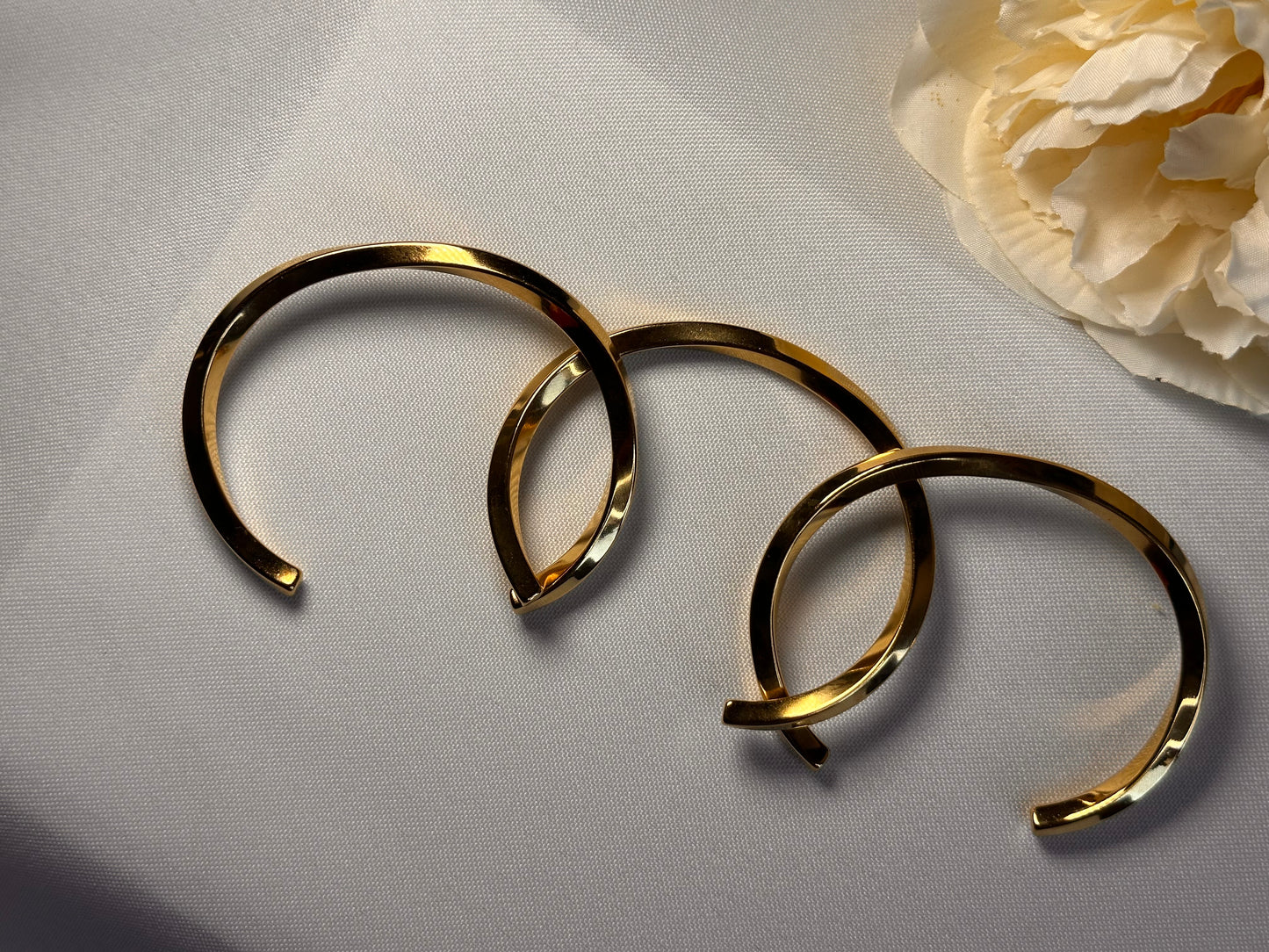 Créoles Dorées Épaisses – Élégance Minimaliste par D&H