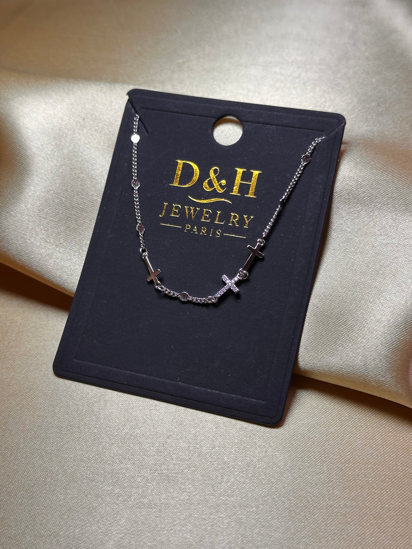 🌟 Bracelet croix argenté – D&H Jewelry Paris 🌟