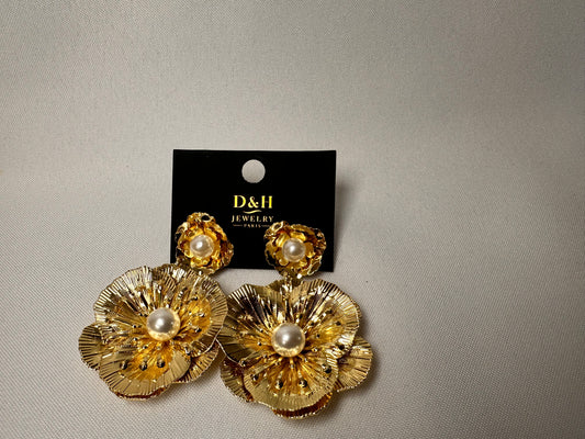 ✨ Boucles d’oreilles dorées fleuries avec perle – D&H Jewelry Paris ✨