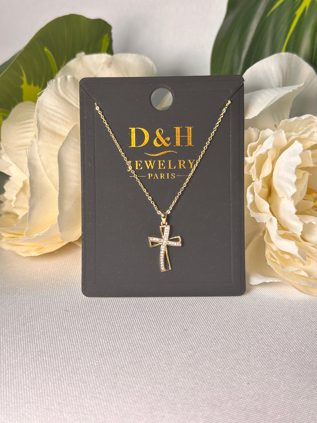 ✨ Collier croix doré – D&H Jewelry Paris

💎 Symbole d’élégance et de lumière