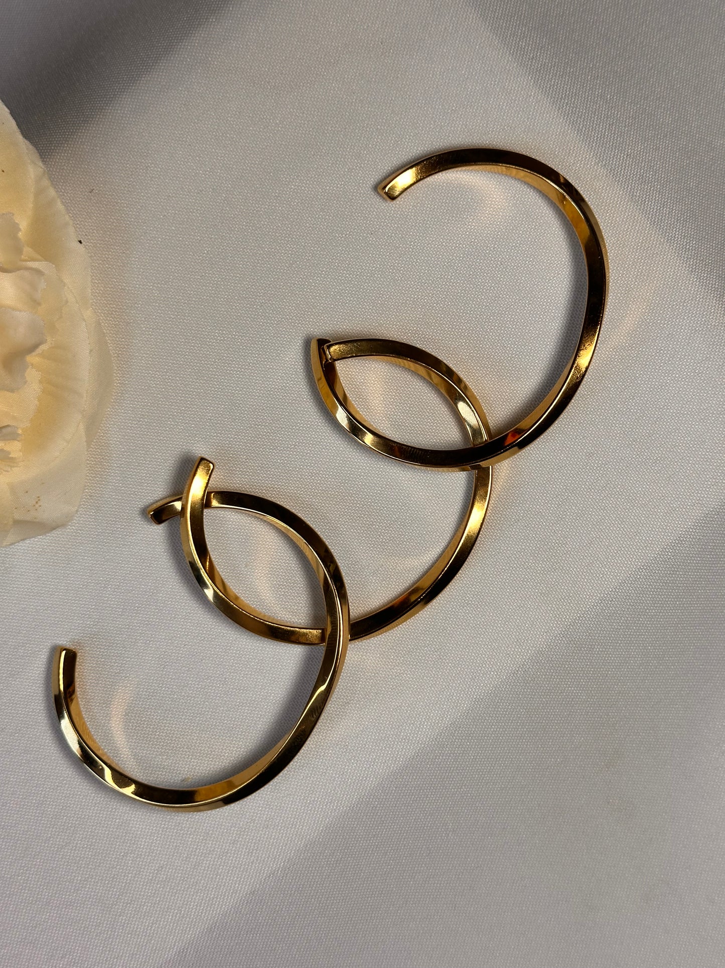 Créoles Dorées Épaisses – Élégance Minimaliste par D&H