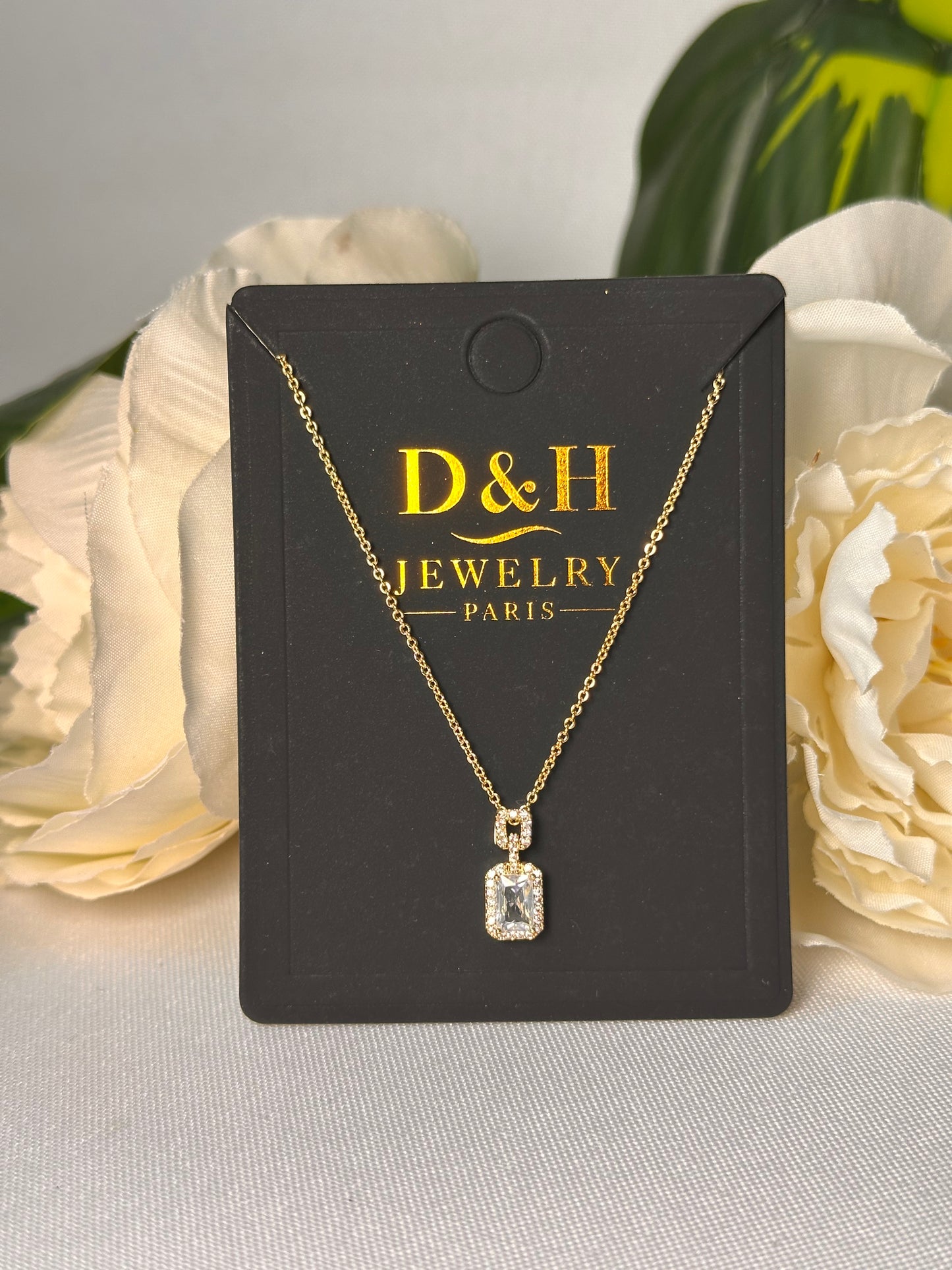 ✨ Collier Pendentif Rectangulaire Doré – D&H Jewelry Paris