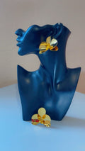 Boucles d’oreilles dorées fleur – Accessoire chic & élégant | D&H