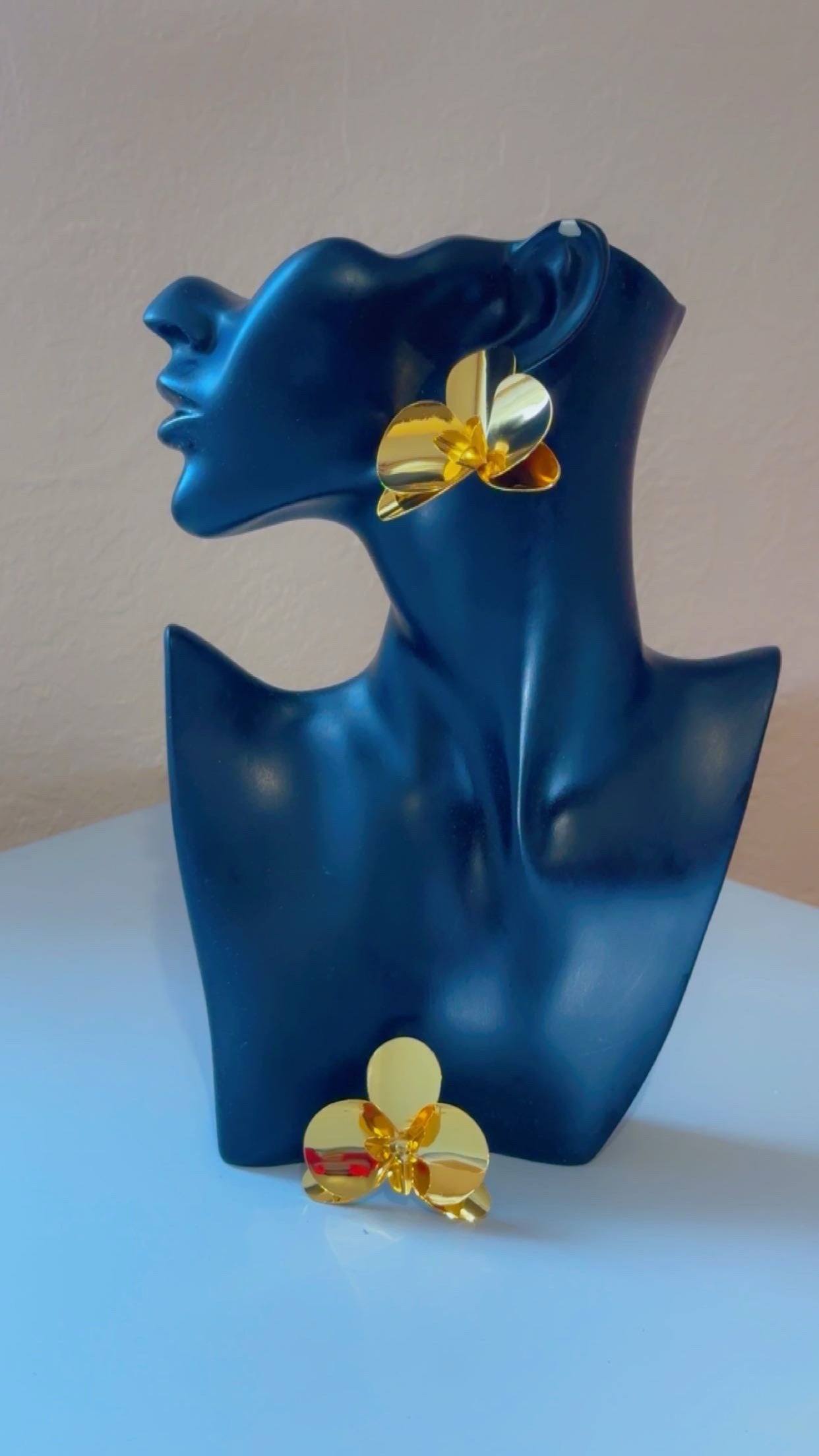 Boucles d’oreilles dorées fleur – Accessoire chic & élégant | D&H