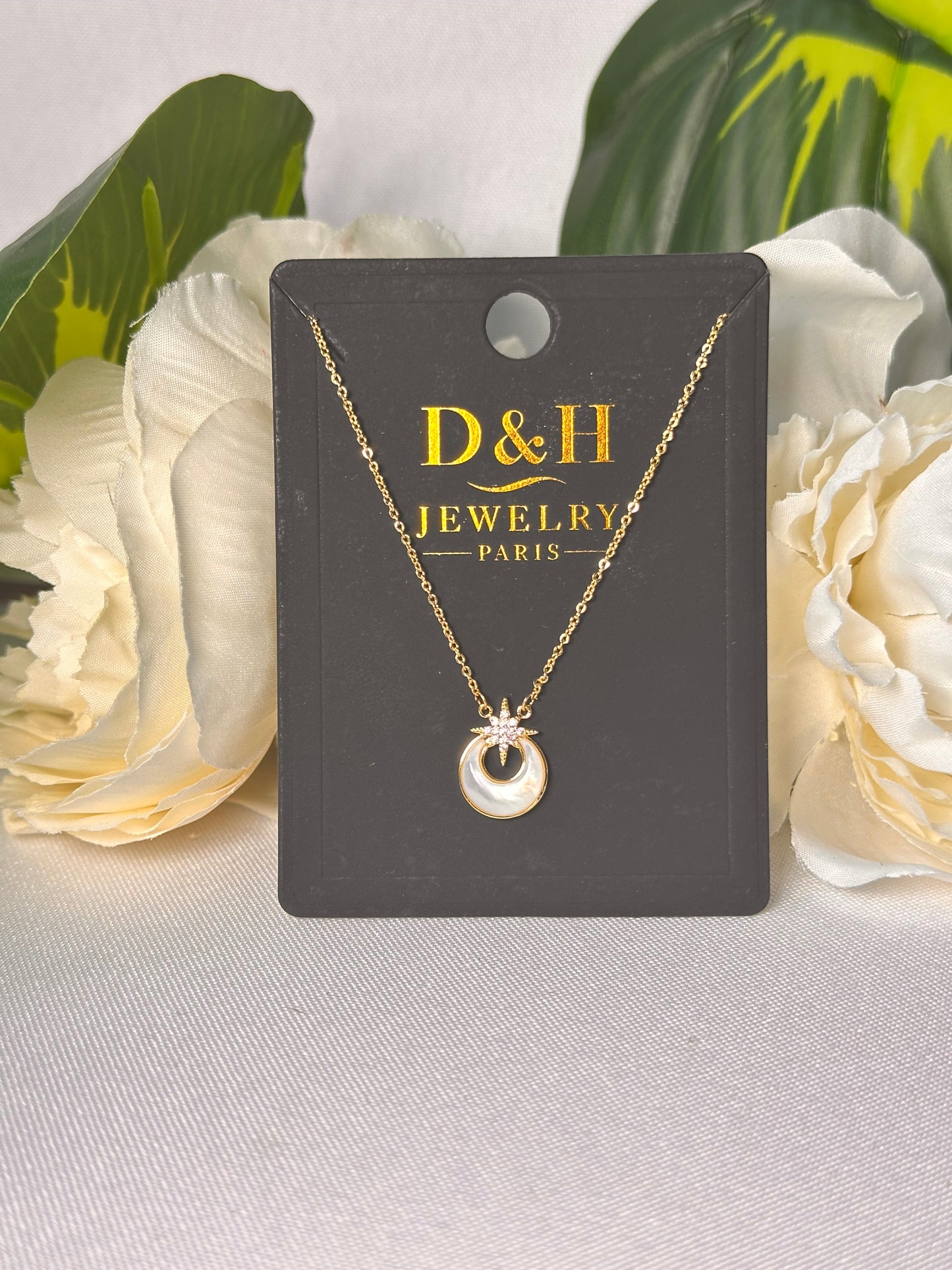 💎 Collier doré nacré – D&H Jewelry Paris

✨ Élégance intemporelle, raffinement parisien