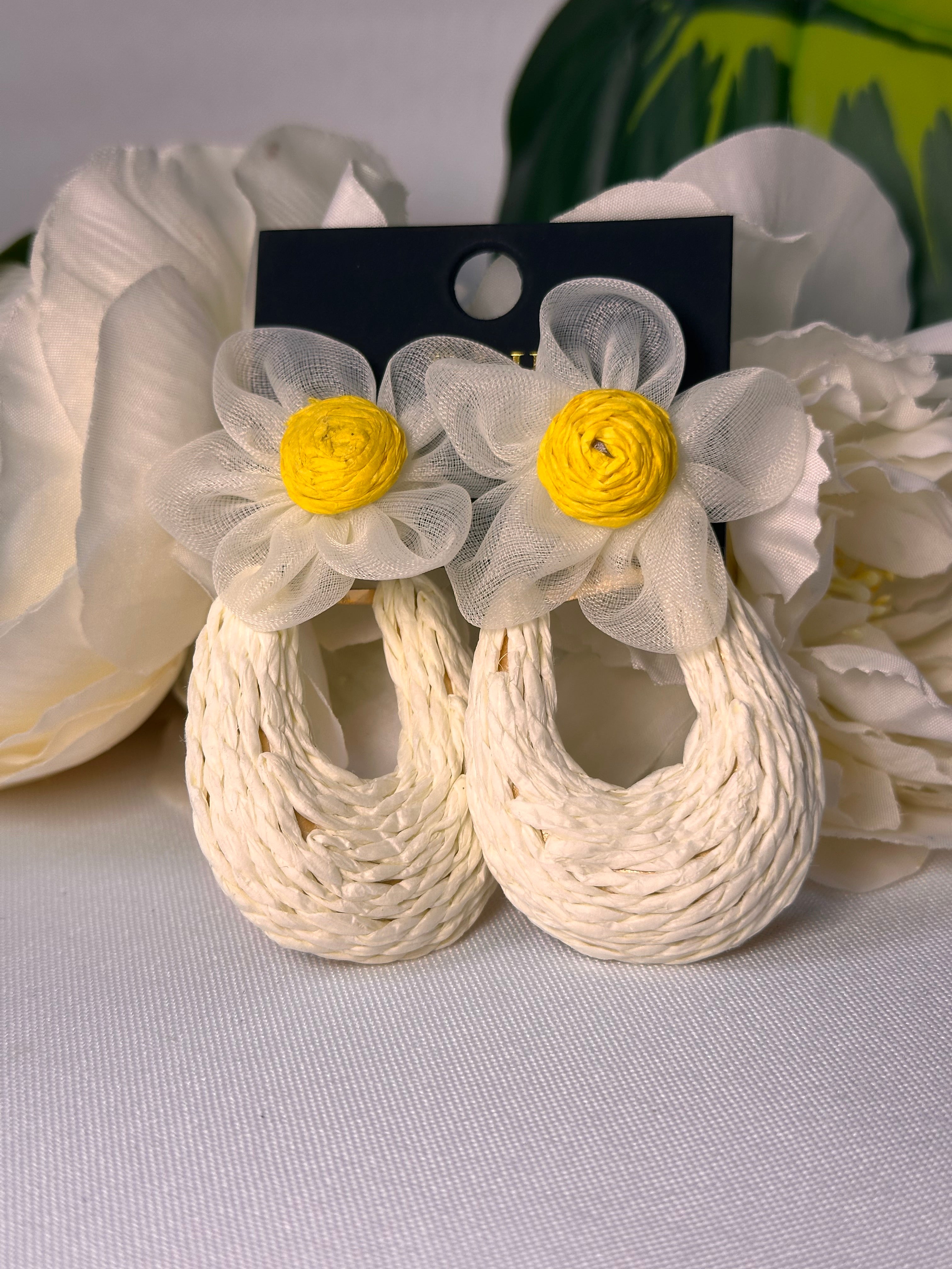 🌼 Boucles d’oreilles fleuries tressées – Style bohème chic