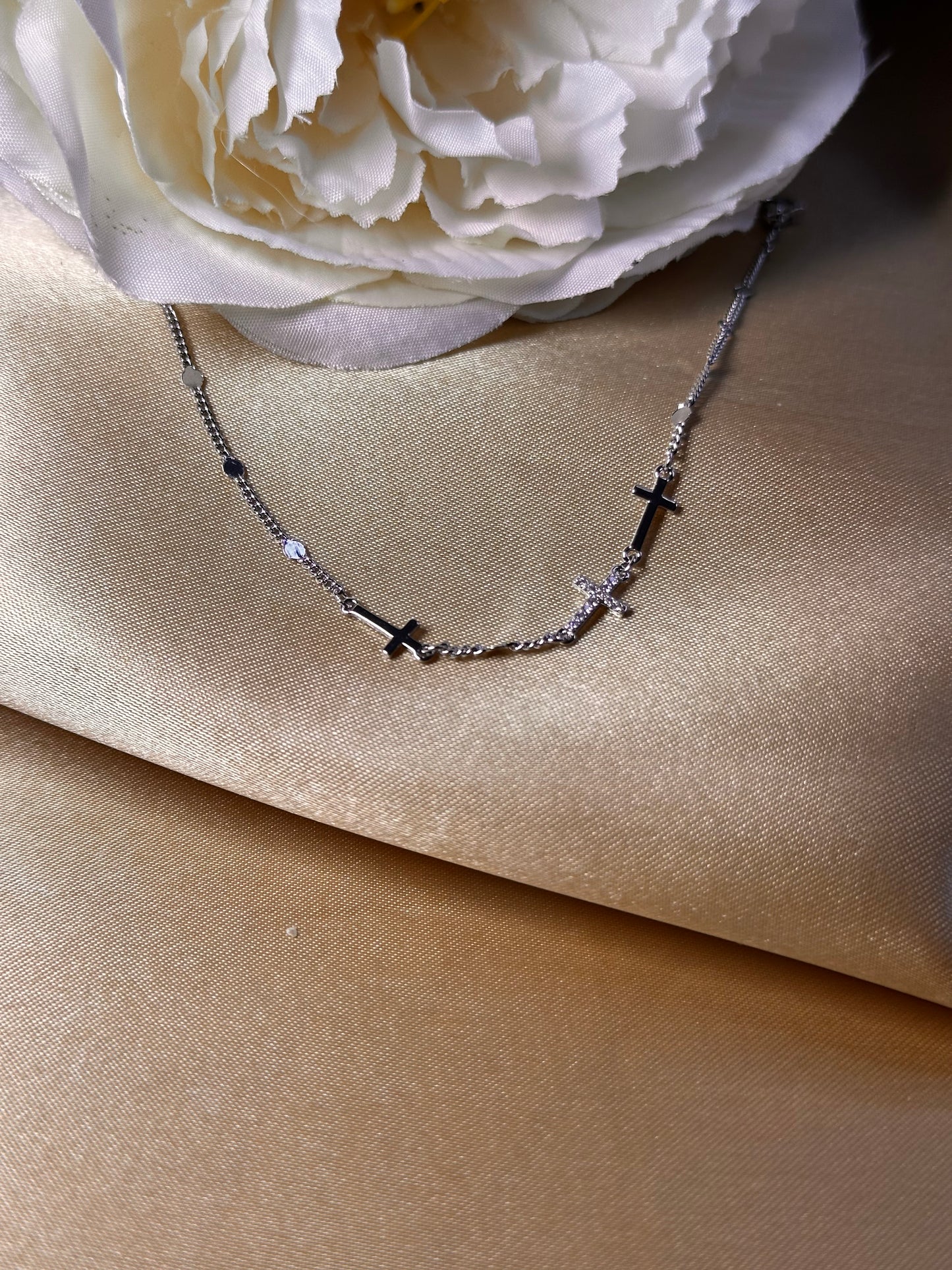 🌟 Bracelet croix argenté – D&H Jewelry Paris 🌟