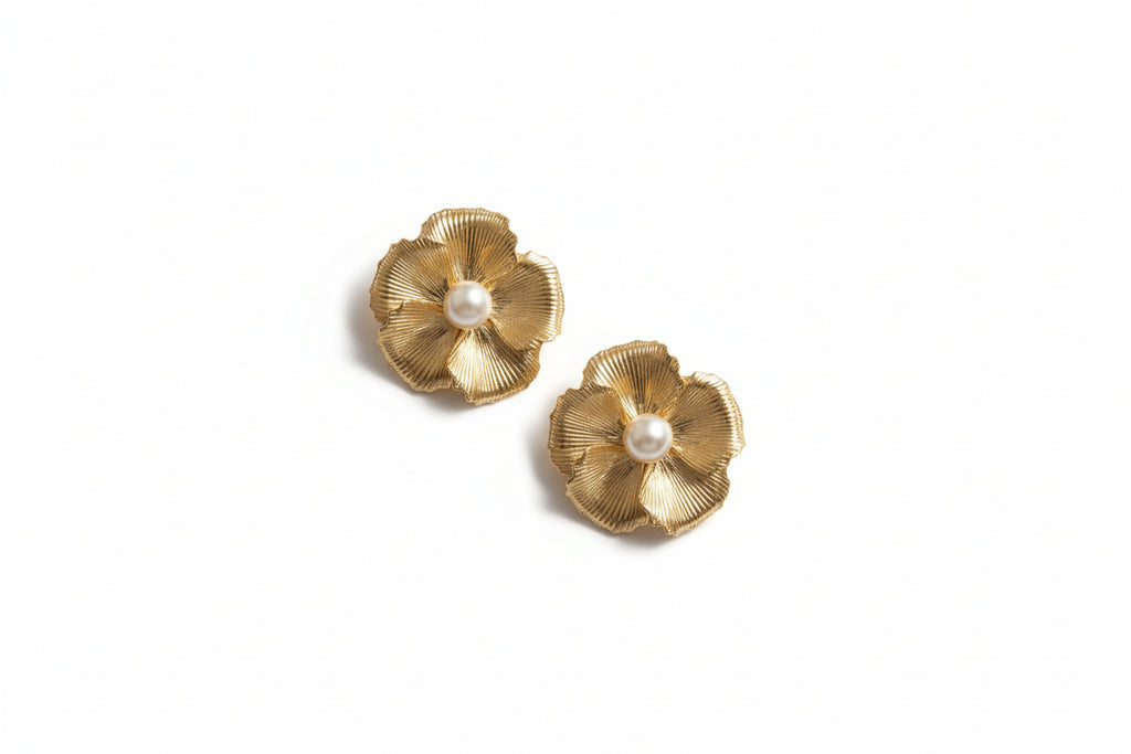 Boucles d’Oreilles Fleur Dorée avec Perle – Élégantes & Chic | D&H Jewelry