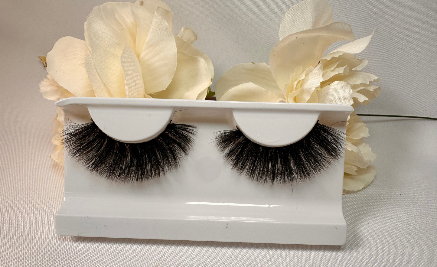 D&H Lashes – Style C79