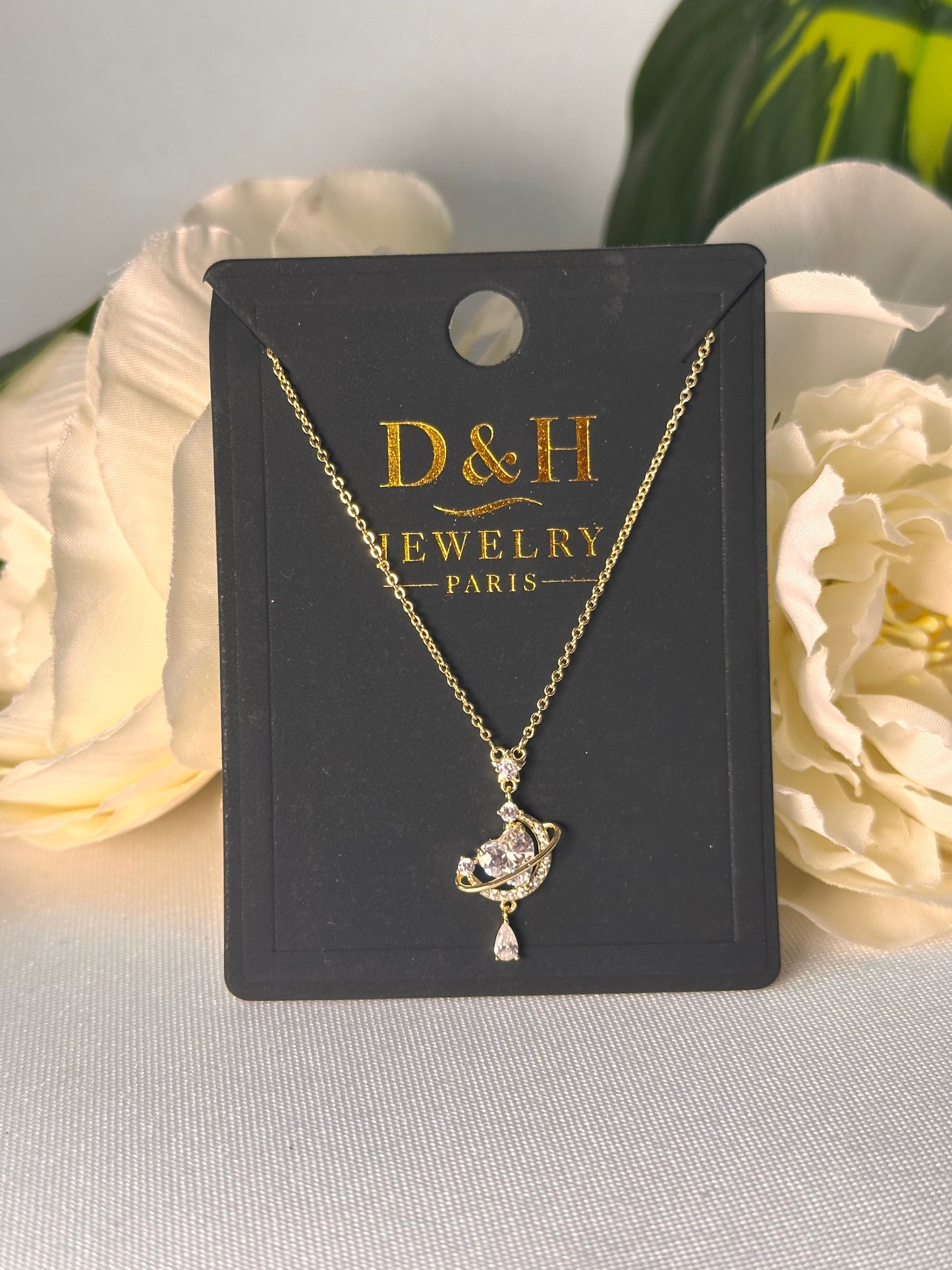 ✨ Collier Planète Doré – D&H Jewelry Paris ✨