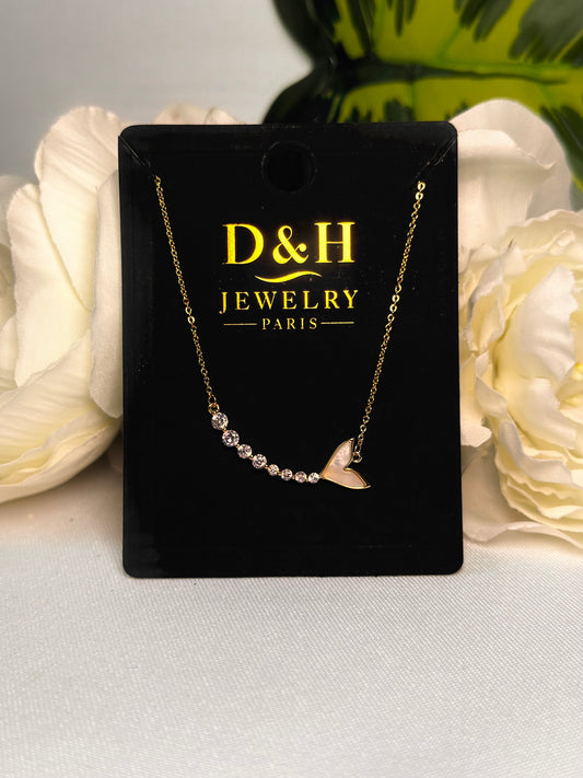 ✨ Collier D&H – Pendentif Aile de Sirène Doré & Strass Étincelants
