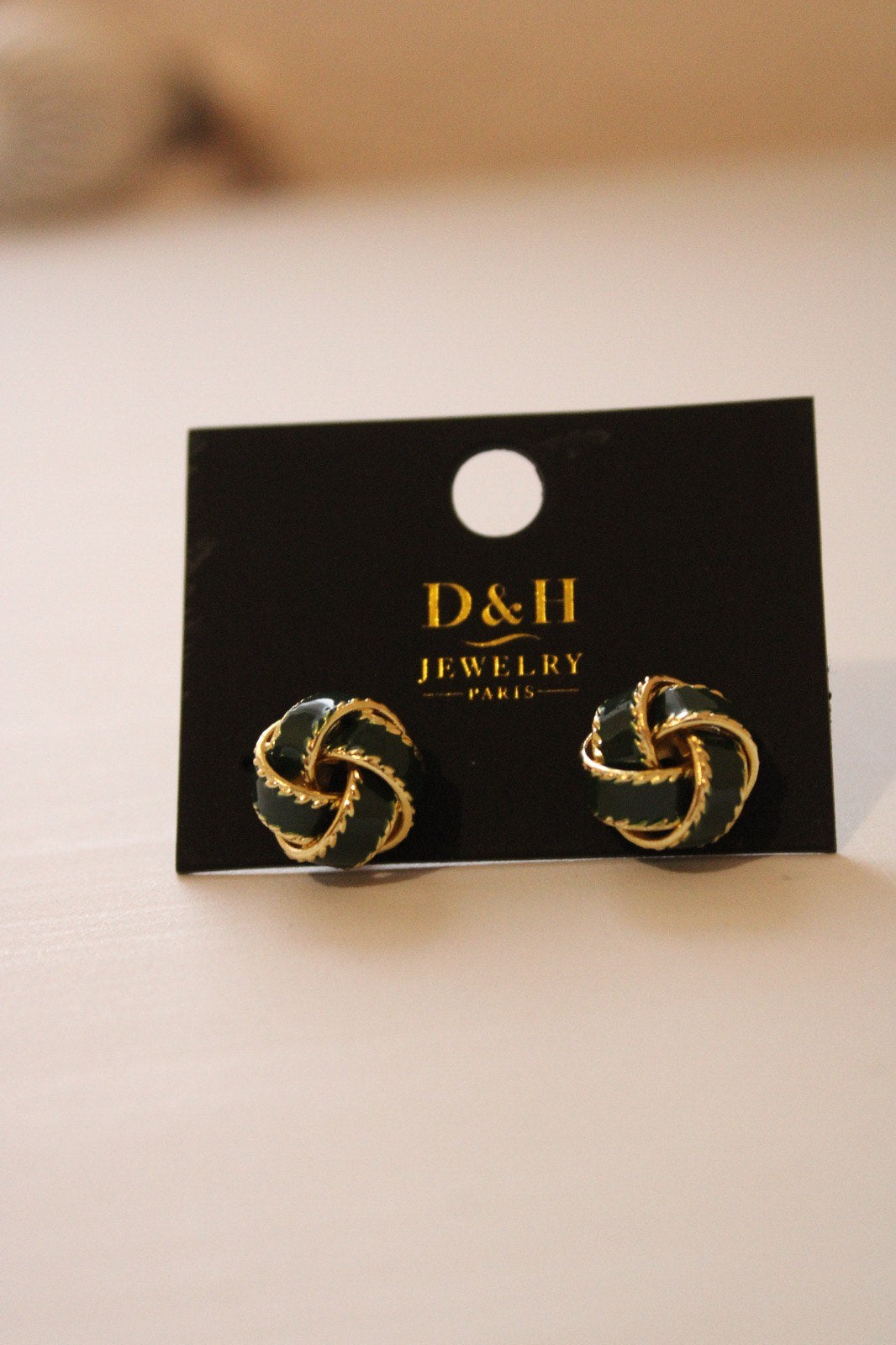 Boucles d’oreilles nœud doré D&H – Bijoux élégants et intemporels pour femme